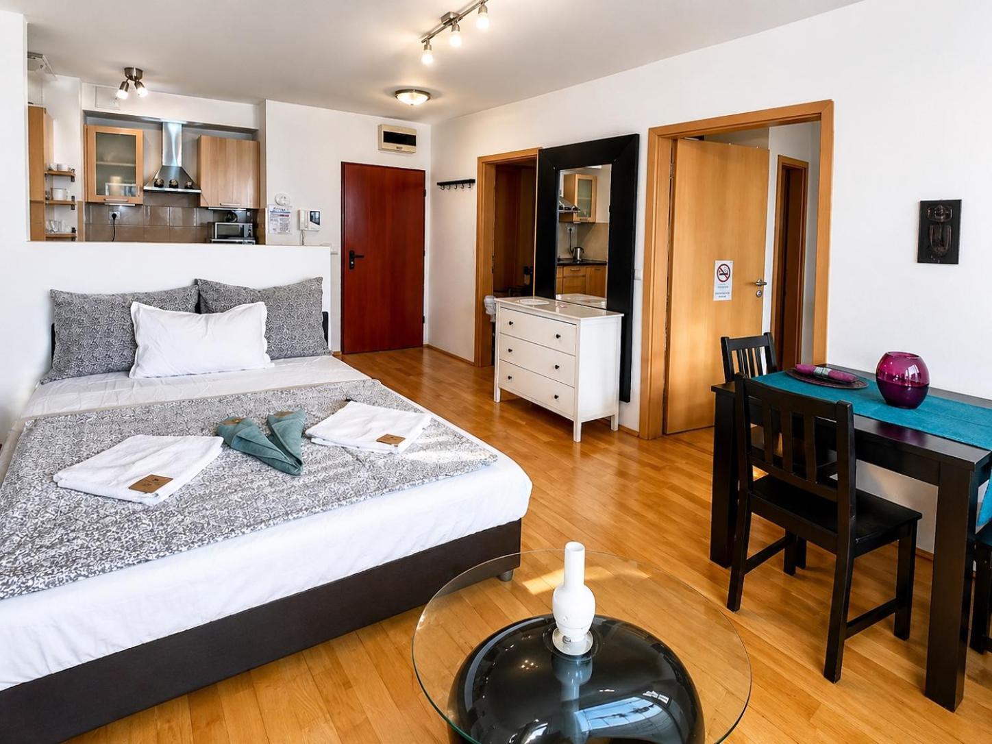Gozsdu Court Balcony Apartment — Photos 1